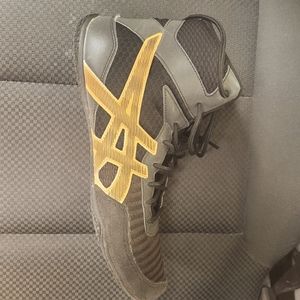 Mens ASICS wrestling shoes/ black size 13